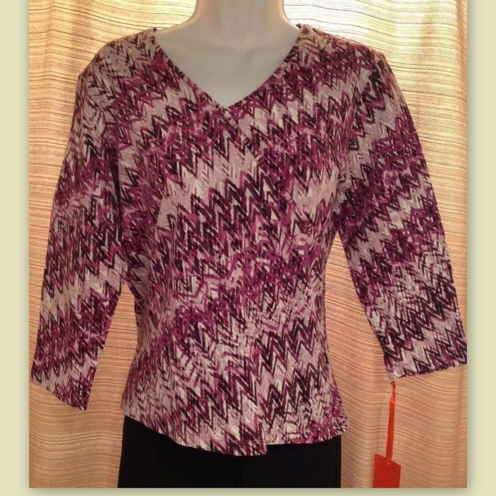 HEARTS OF PALM Petite Orchid 3/4 Sleeve V-Neck Top